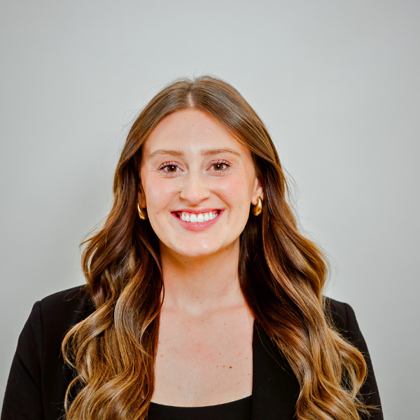 halle-deragish-headshot